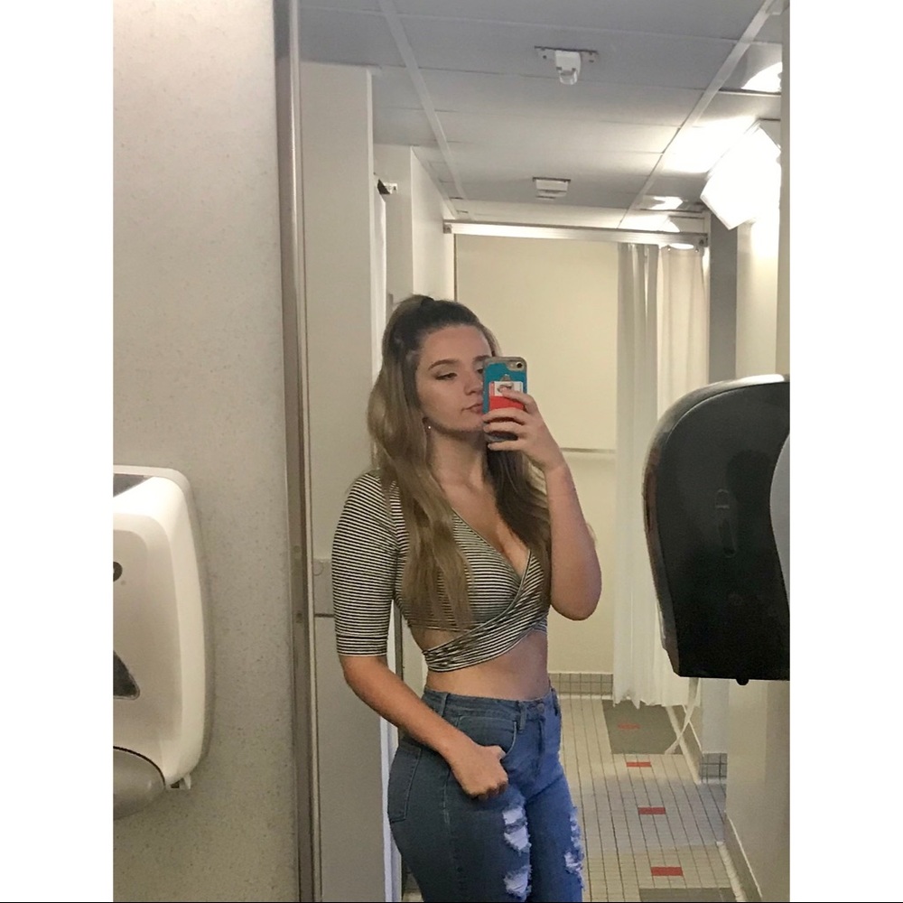 F21 Tie-Back Crop Top
